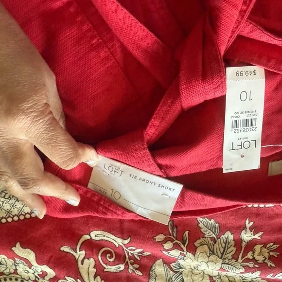 LOFT Women's Red Shorts - Picture 6 of 7